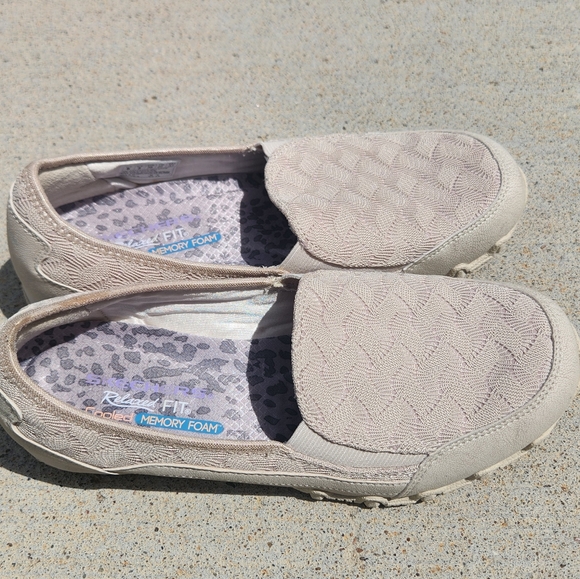 Sketchers Over Lace Relaxed fit air-cooled memory foam slip on sneakers size 8 - Picture 3 of 7
